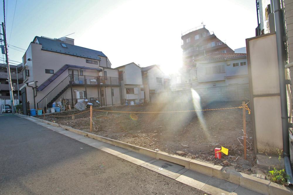 Local photos, including front road. Municipal Central Park, etc., Green is a rich environment. 