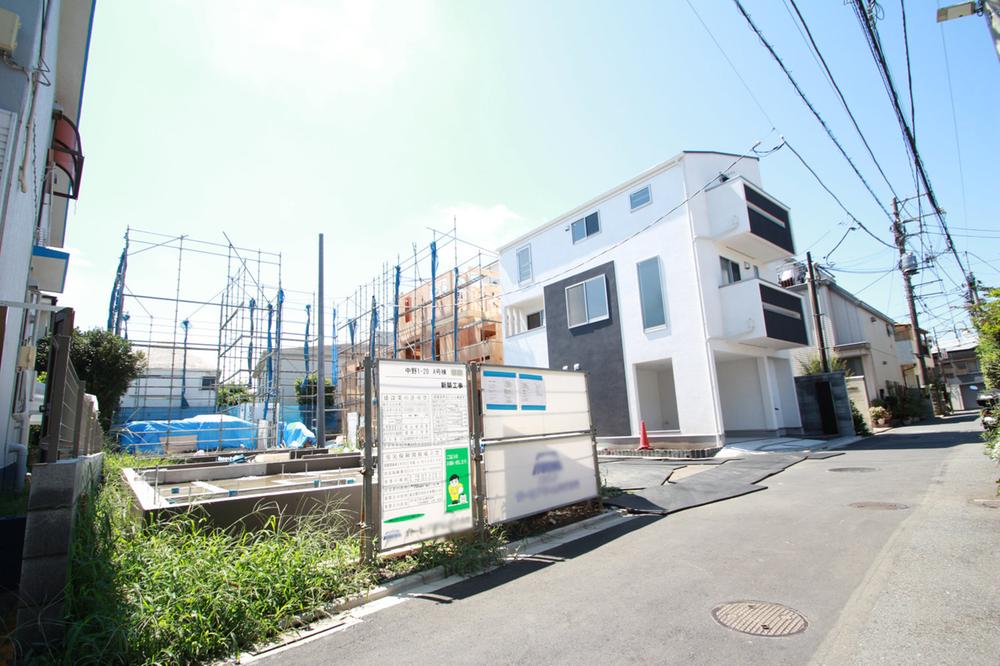 Local appearance photo. Road entrance of refreshing impression