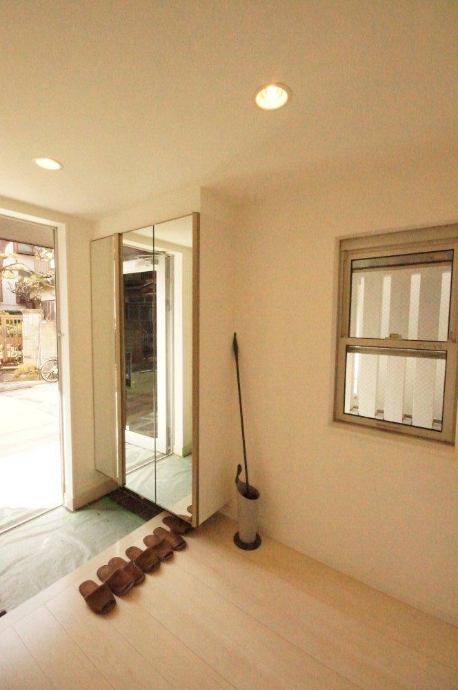 Same specifications photos (Other introspection). Entrance to welcome the customers ensure the space of all building room. (Example of construction)