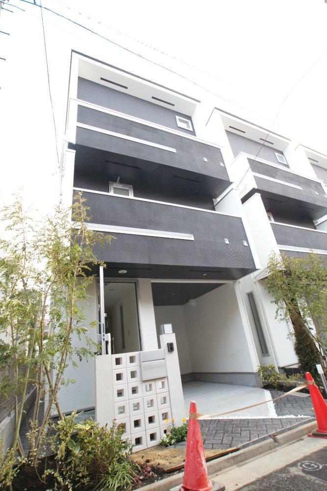 Same specifications photos (appearance). Green shine well in the house of a little planting