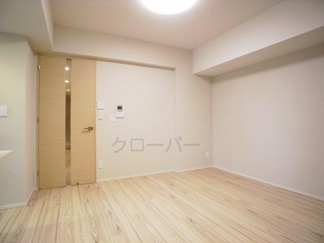 Living. Corresponding to the flat-35S / Vibration Control ・ Seismic isolation ・ Earthquake resistant / Seismic fit / Immediate Available / 2 along the line more accessible / Fiscal year Available / Energy-saving water heaters / System kitchen / Bathroom Dryer / Corner dwelling unit / All room storage / Flat to the station / 24 hours garbage disposal Allowed / Home garden / Washbasin with shower / Security enhancement / 2 or more sides balcony / Double-glazing / Bicycle-parking space / Elevator / Otobasu / High speed Internet correspondence / Warm water washing toilet seat / TV monitor interphone / High-function toilet / All living room flooring / water filter / Pets Negotiable / BS ・ CS ・ CATV / Maintained sidewalk / Floor heating / Delivery Box / Movable partition