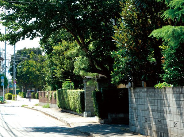 Surrounding environment. Local neighborhood streets (about 260m ・ 4-minute walk)
