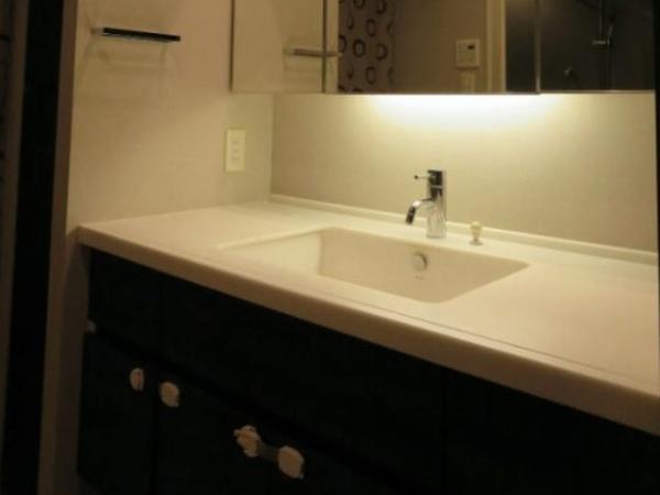 Wash basin, toilet