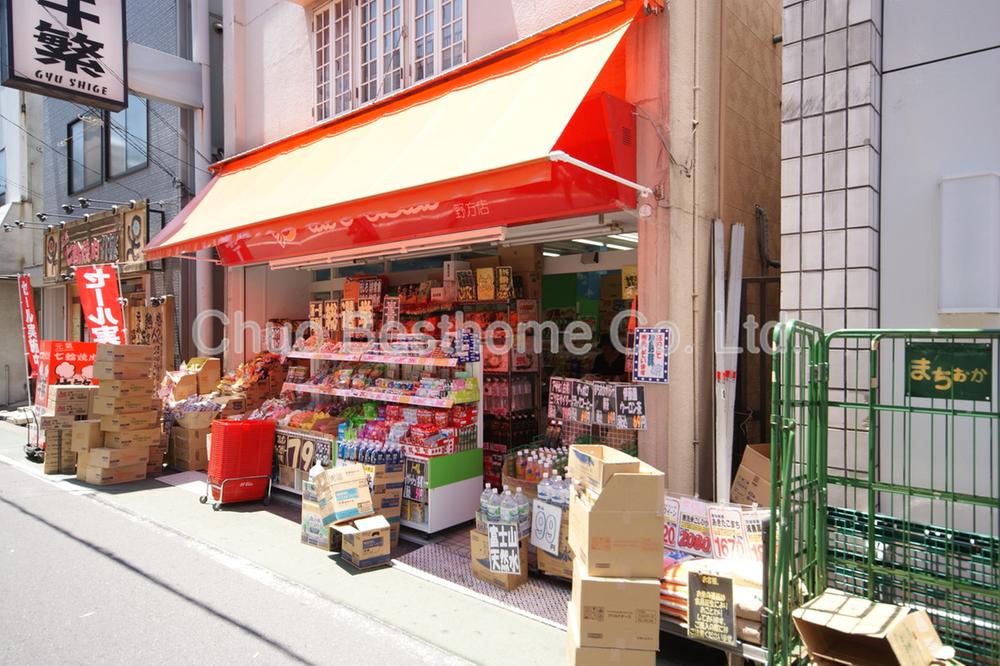 Convenience store. 580m in the town gay of sweets