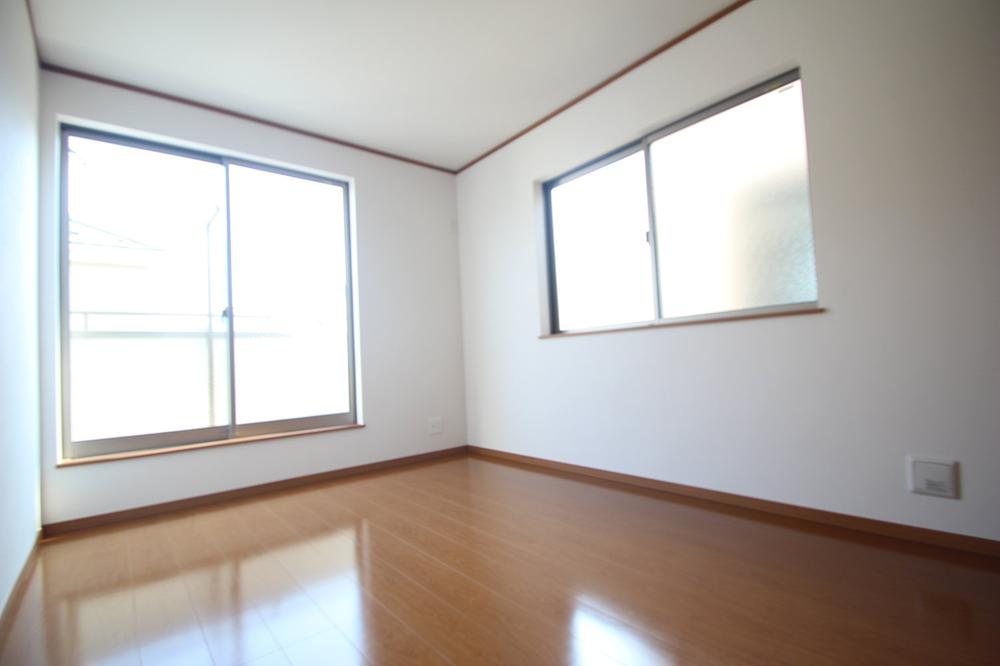 Non-living room. 2F room also has secured a firm breadth