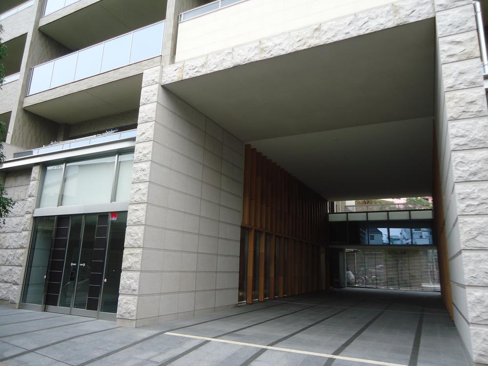 Entrance. Common areas