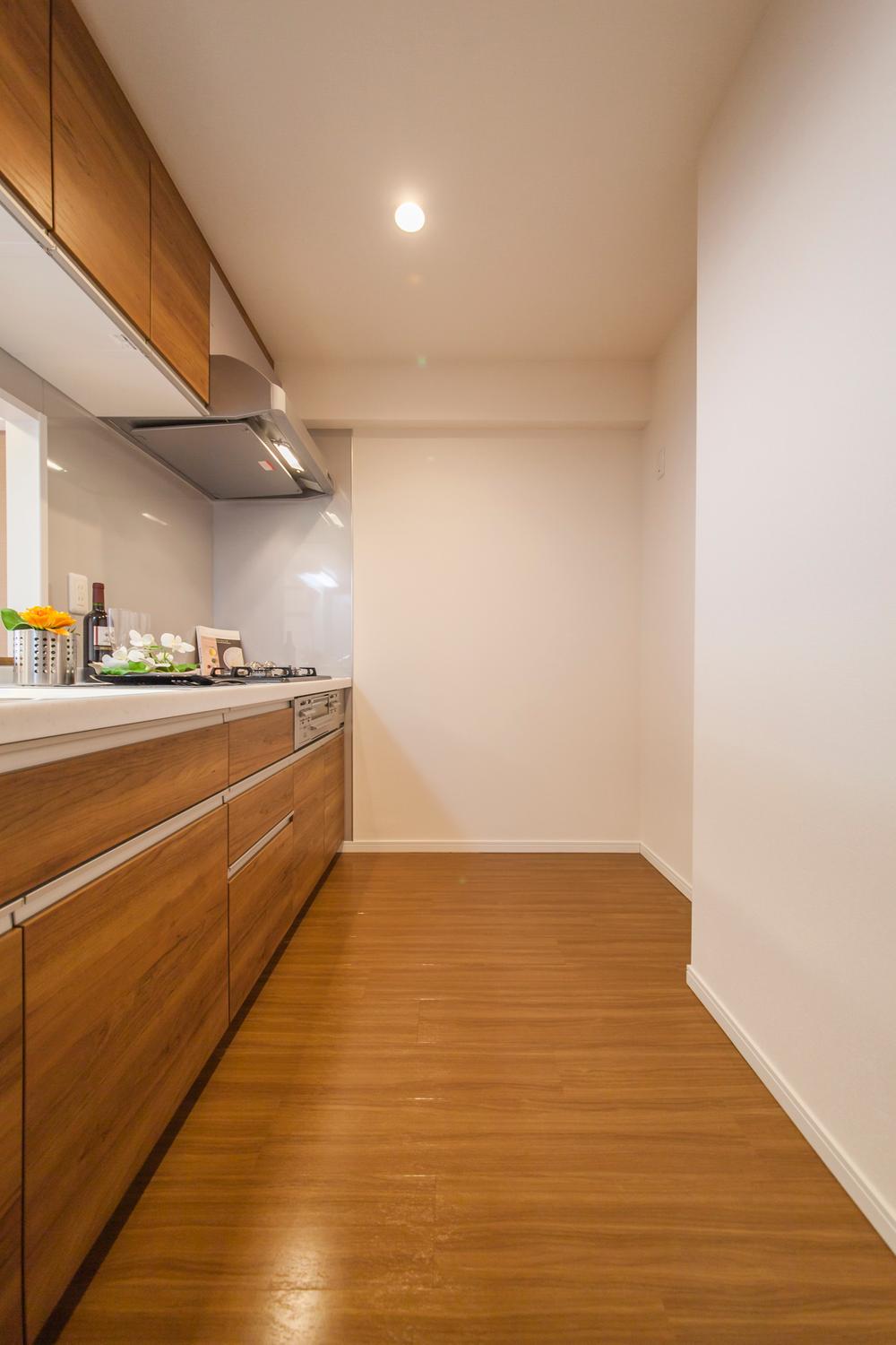 Kitchen. Indoor (12 May 2013) Shooting