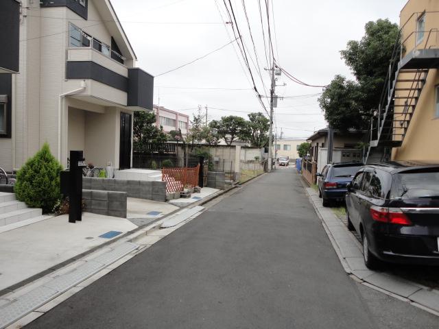 Local photos, including front road. Local (10 May 2013) Shooting