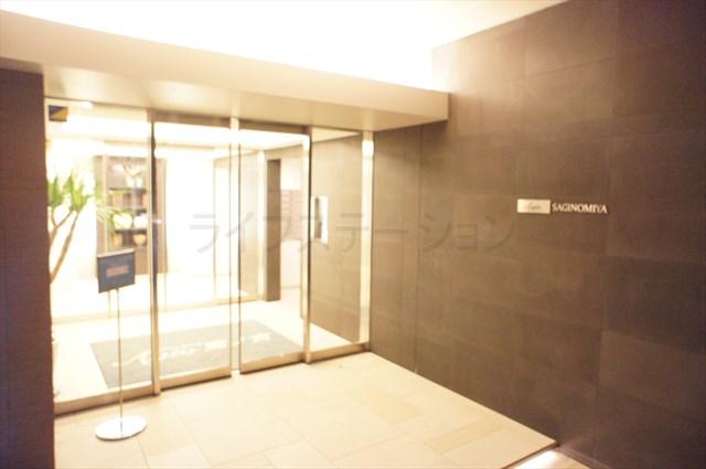 Entrance. Common areas