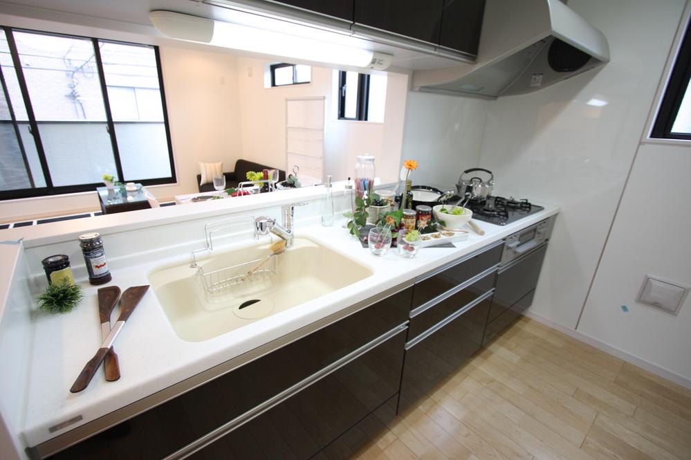 Same specifications photo (kitchen). Produce a warm time face-to-face kitchen of your family