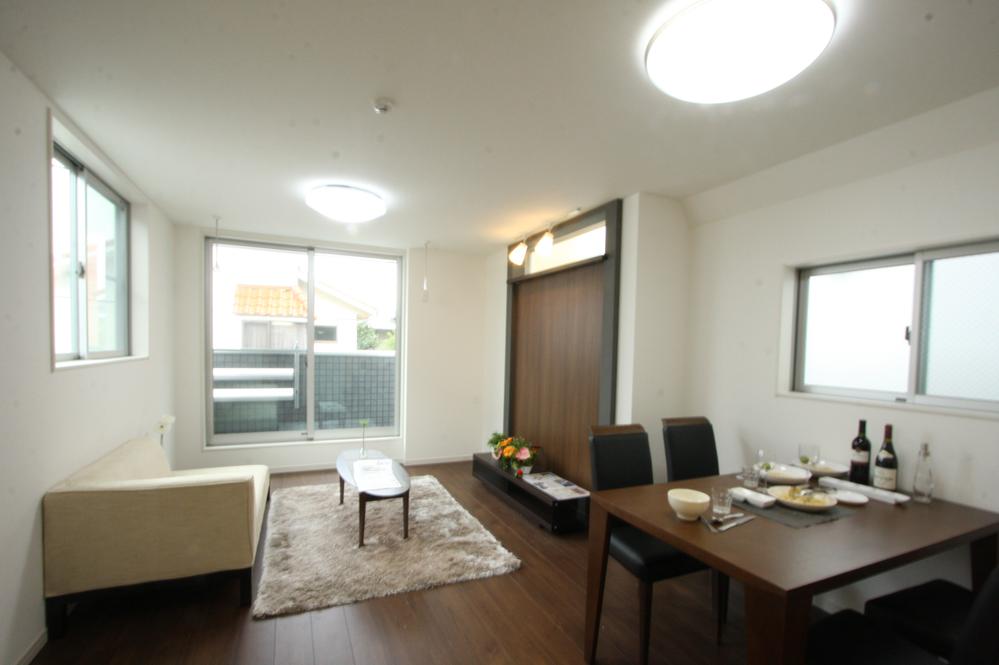 Same specifications photos (living). LDK also increases likely relaxation time of family reunion