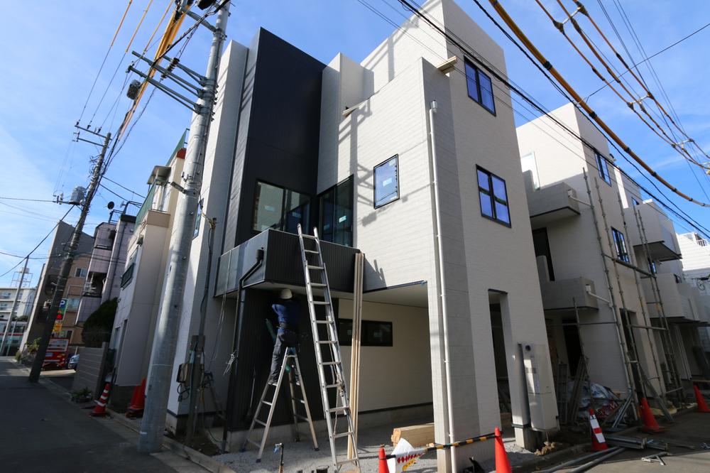 Local appearance photo. Section of the southeast corner lot we also introduce. Day is the best.