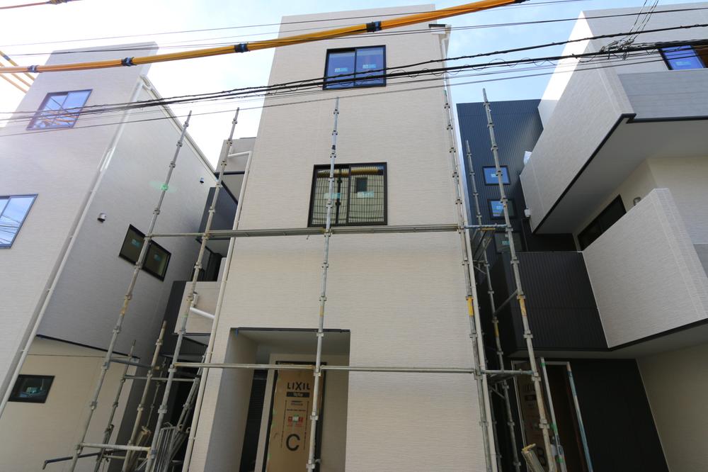 Local appearance photo. Local (12 May 2013) Shooting