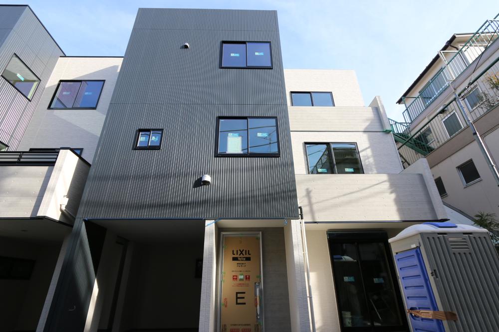 Local appearance photo. Local (12 May 2013) Shooting