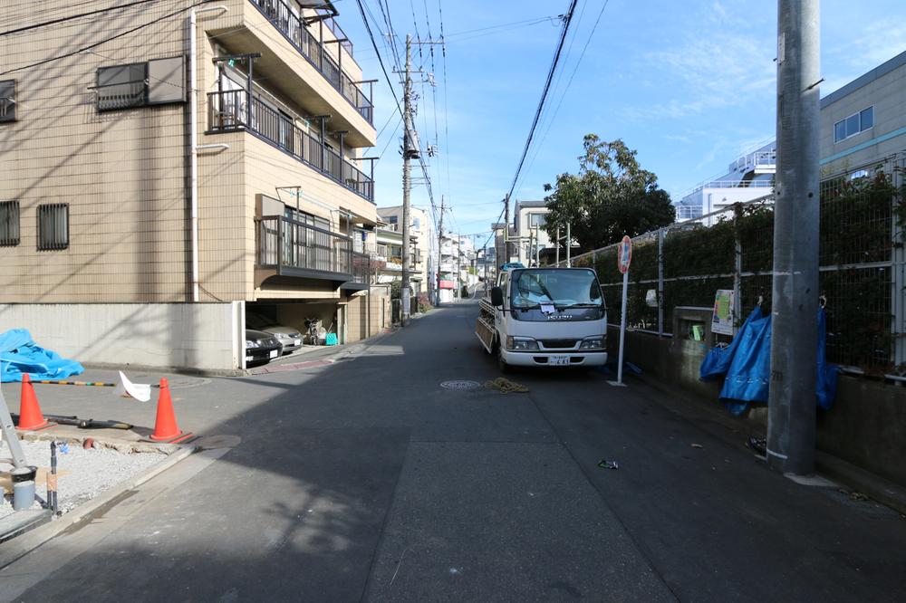 Local photos, including front road. Frontal road South