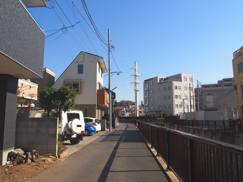 Local photos, including front road. Local (12 May 2013) Shooting