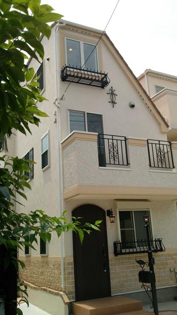 Same specifications photos (appearance). It will be the appearance of the same specification. To. Appearance in the image of the south of France, Provence region. There is a very friendly atmosphere. 