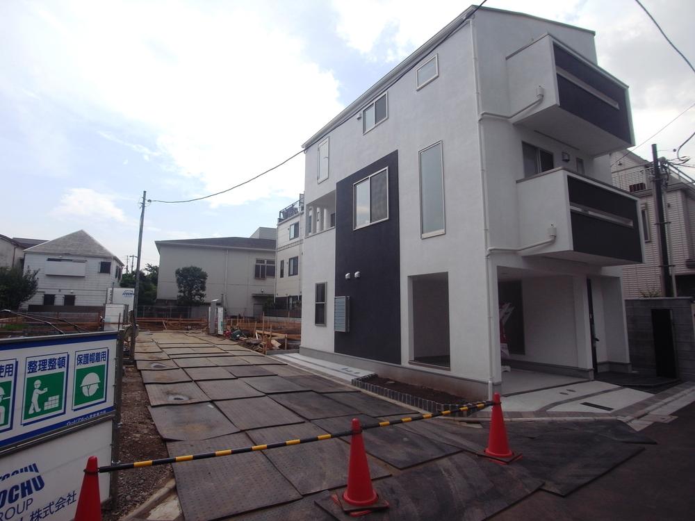 Local photos, including front road. Local (July 2013) Shooting