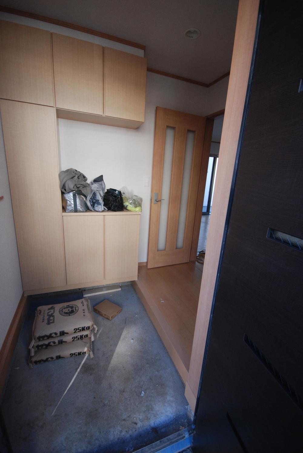 Entrance. Local (12 May 2013) Shooting