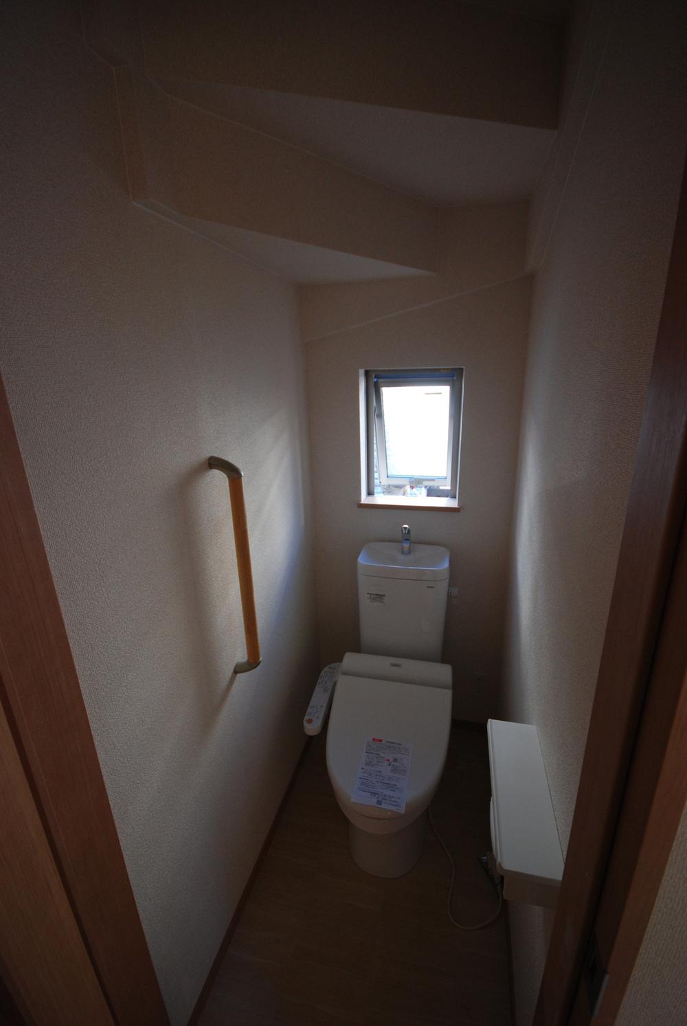 Toilet. Indoor (12 May 2013) Shooting