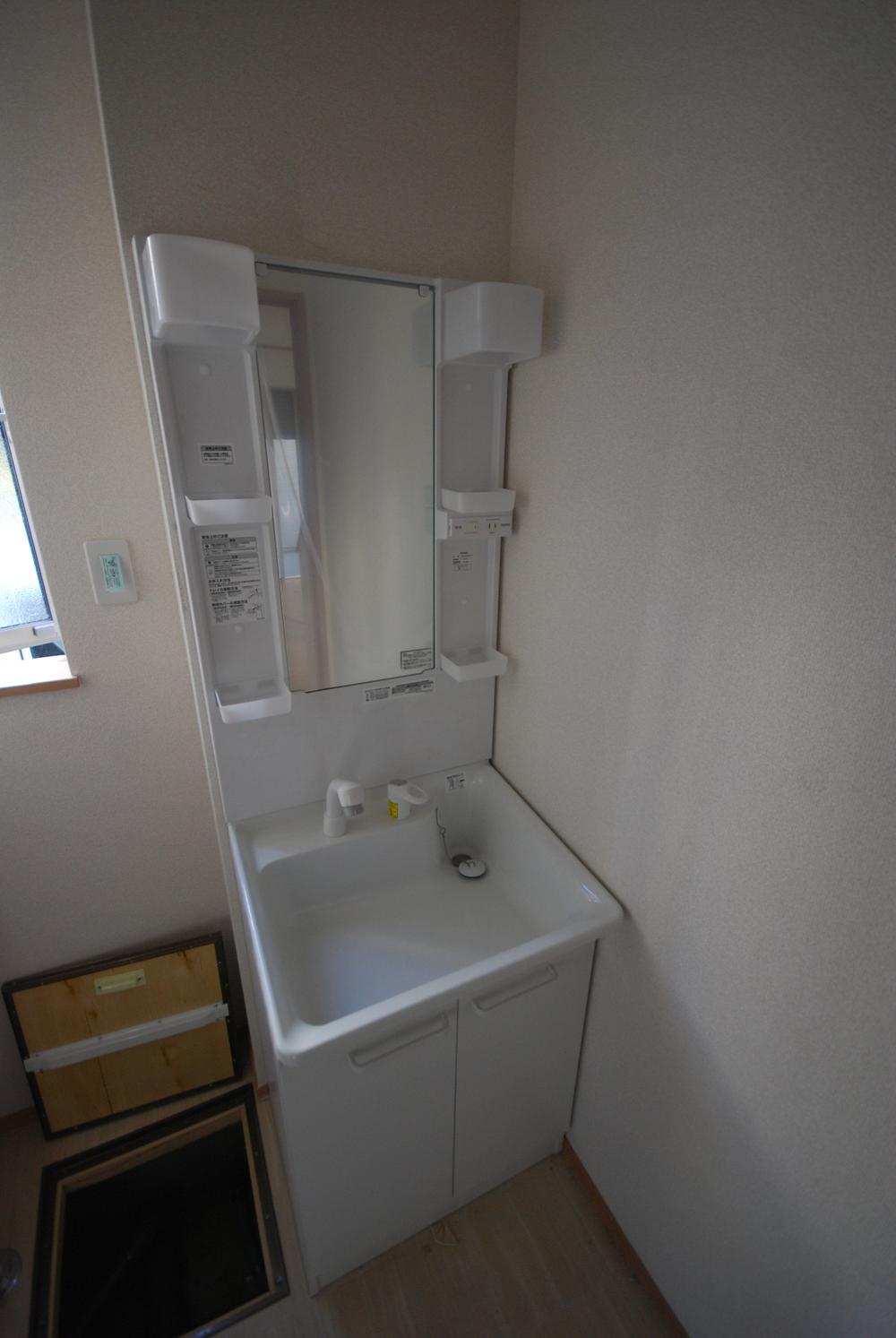 Wash basin, toilet. Indoor (12 May 2013) Shooting