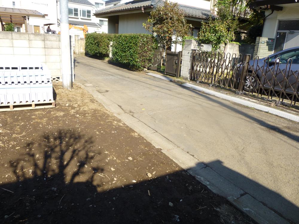 Local photos, including front road. It is a front road 