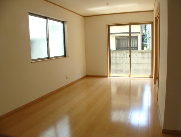 Non-living room. Same specifications