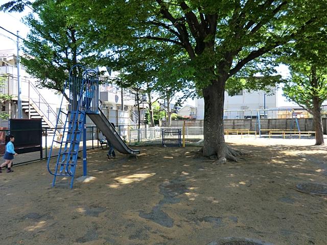 park. 280m until the young leaves park