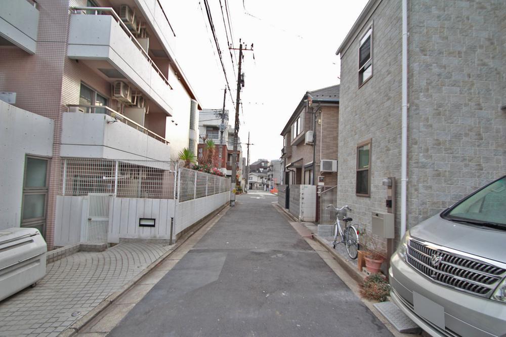 Local photos, including front road. I front road is very pleasant doctor and refreshing.