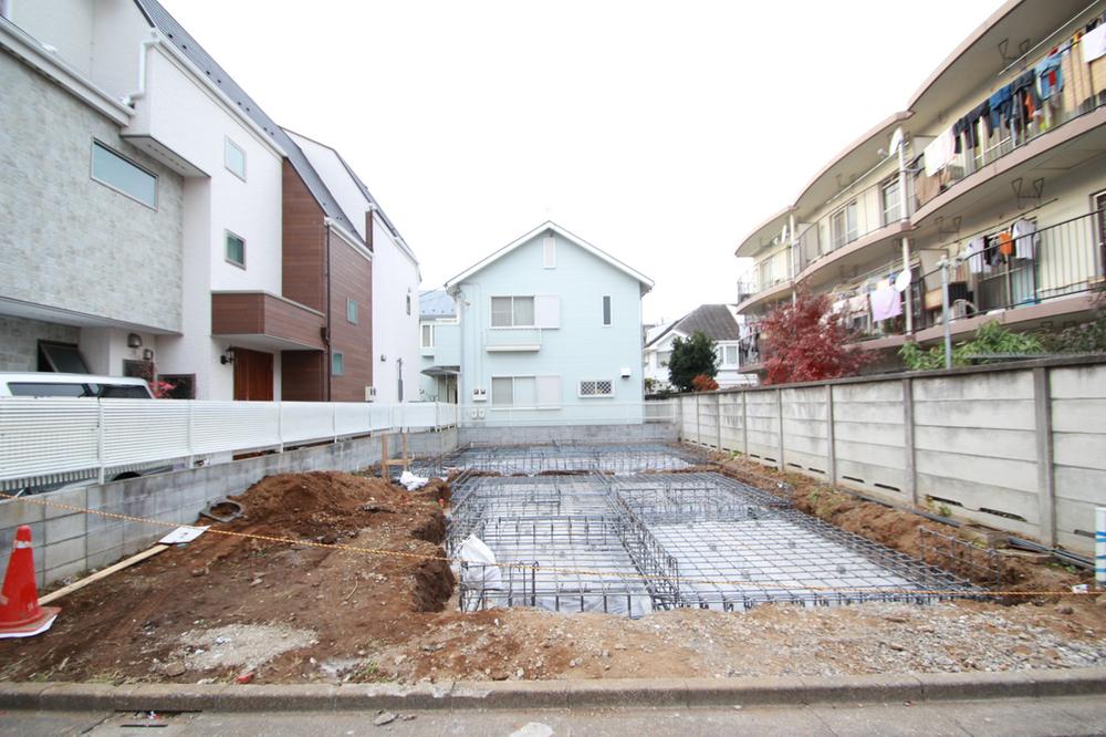 Local appearance photo. Newly built single-family Nakano Arai 5-chome. All two buildings of a calm subdivision. Toward steadily complete There is currently under construction. It is completed can not wait. There is also property that can be visited as a construction cases. Please feel free to contact.