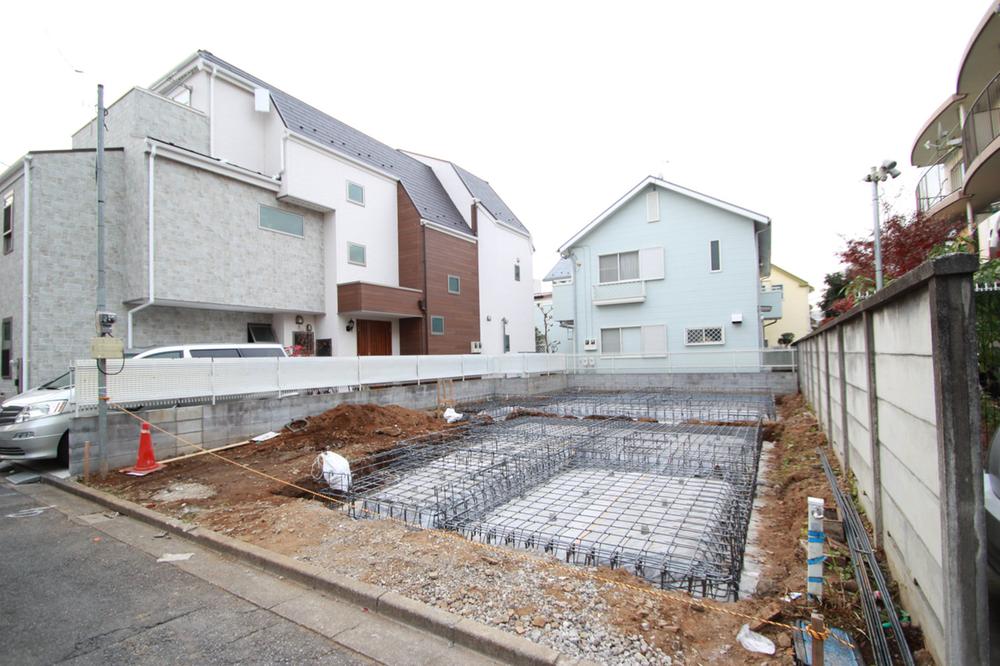 Local appearance photo. There is a sense of relief that spread. Living environment do not think is characterized by the location of the 3-minute walk from the train station.