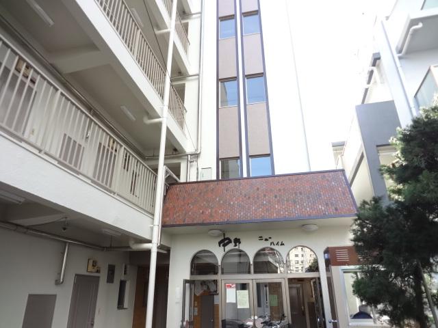 Entrance. Common areas