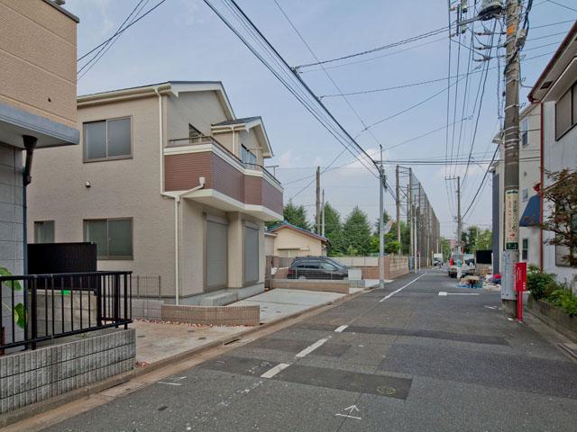 Local photos, including front road. Local streets