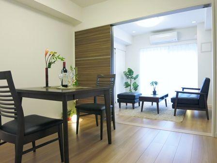 Living. ~ December 20, the interior has been completed ~ Please have a look once a reborn room. ◆ It is with furniture ◆ 8 floor facing south in positive per ・ View is good ◆ Management system is also good at managing people live - ◆