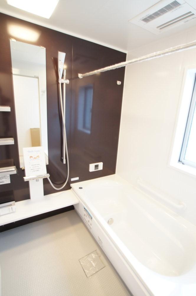 Bathroom. The bathroom is equipped with ventilation drying heater. It is a space that will heal daily fatigue.