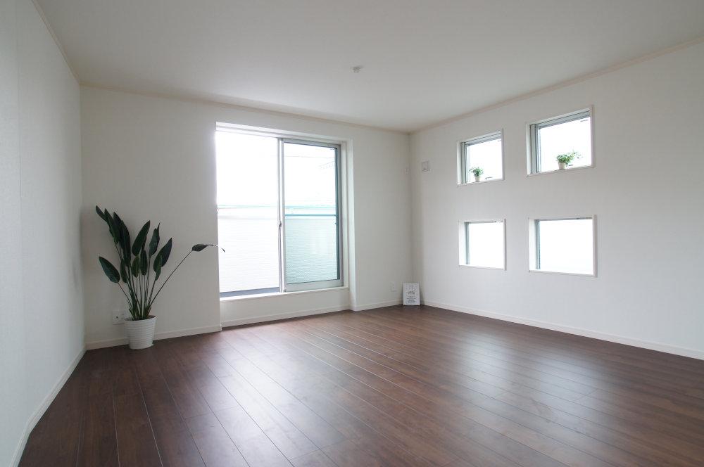 Living. Size of the living room is located spacious 17 quires more.