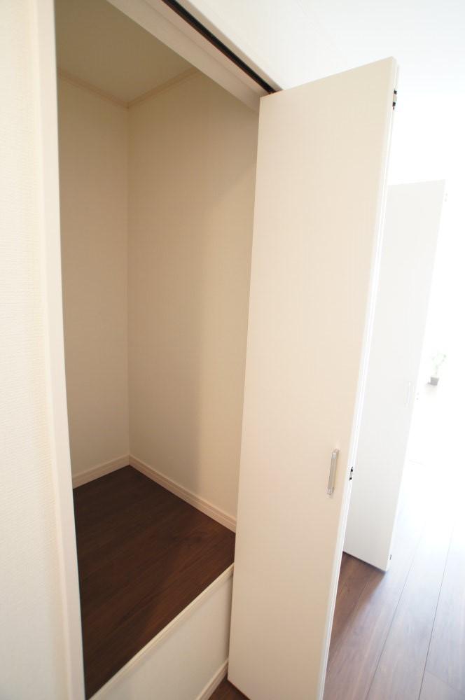 Receipt. It is housed in the hallway