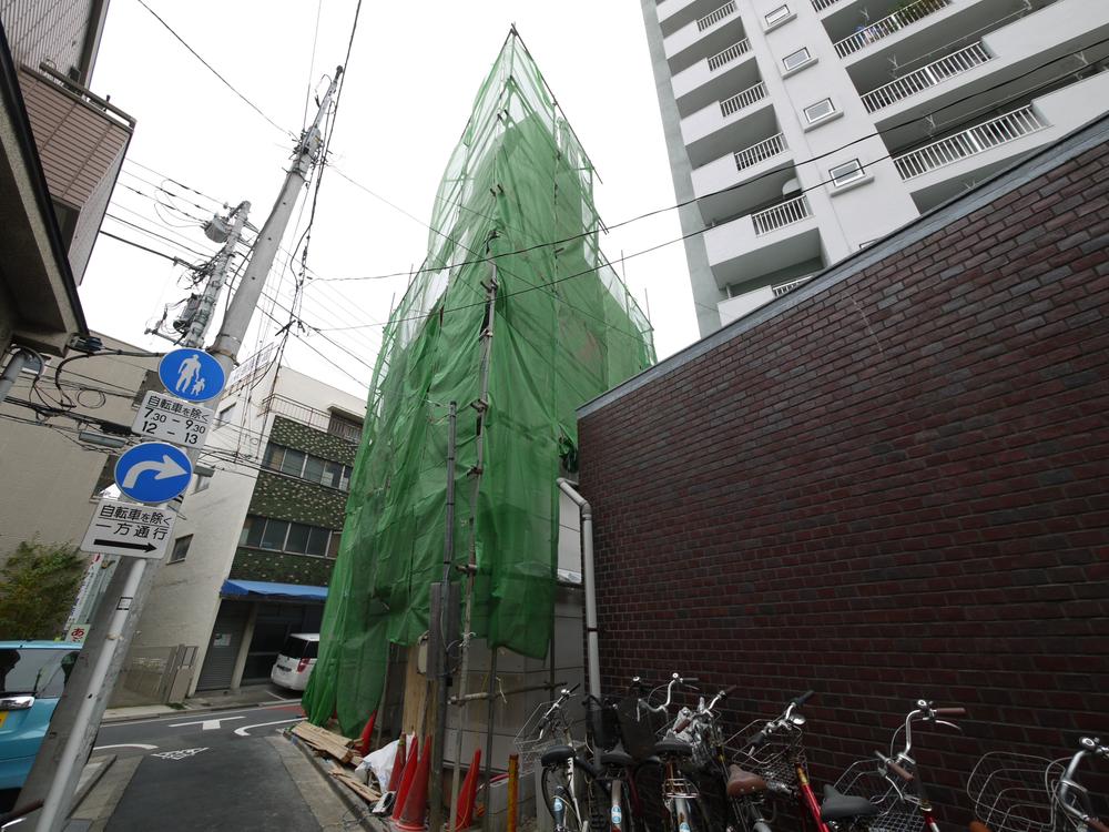 Local appearance photo. Property is who can surely call for mind.