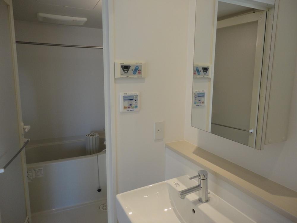 Wash basin, toilet