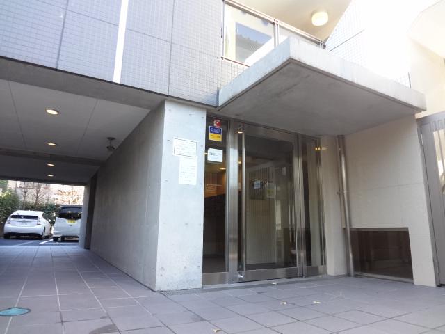 Entrance. Common areas