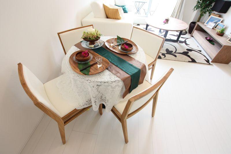 Living. Vibration Control ・ Seismic isolation ・ Earthquake resistant 						 / 							Seismic fit 						 / 							Year Available 						 / 							Immediate Available 						 / 							2 along the line more accessible 						 / 							Super close 						 / 							It is close to the city 						 / 							Facing south 						 / 							System kitchen 						 / 							Bathroom Dryer 						 / 							Yang per good 						 / 							Share facility enhancement 						 / 							All room storage 						 / 							Flat to the station 						 / 							A quiet residential area 						 / 							Around traffic fewer 						 / 							Starting station 						 / 							top floor ・ No upper floor 						 / 							24 hours garbage disposal Allowed 						 / 							Security enhancement 						 / 							Barrier-free 						 / 							Plane parking 						 / 							South balcony 						 / 							Double-glazing 						 / 							Bicycle-parking space 						 / 							Zenshitsuminami direction 						 / 							Elevator 						 / 							Otobasu 						 / 							High speed Internet correspondence 						 / 							Warm water washing toilet seat 						 / 							TV monitor interphone 						 / 							High-function toilet 						 / 							Leafy residential area 						 / 							Urban neighborhood 						 / 							Mu front building 						 / 							Ventilation good 						 / 							All living room flooring 						 / 							Good view 						 / 							water filter 						 / 							Pets Negotiable 						 / 							BS ・ CS ・ CATV 						 / 							Maintained sidewalk 						 / 							Flat terrain 						 / 							Delivery Box 						 / 							Bike shelter