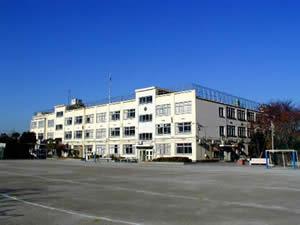 Primary school. Nishinakano until elementary school 572m