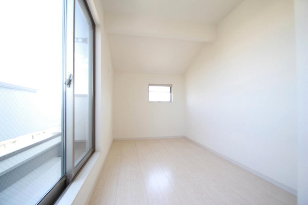 Non-living room. Bright room.