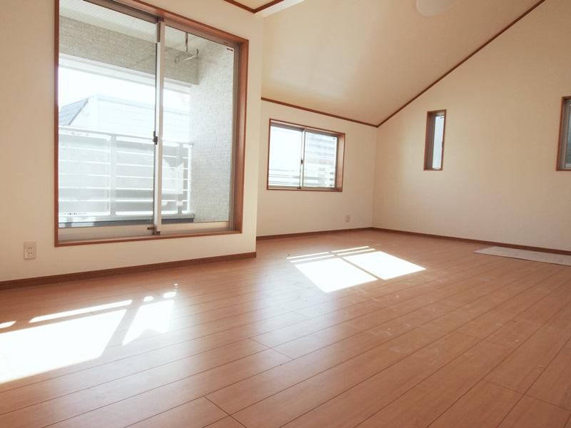 Living. Interior photo (than the other building)