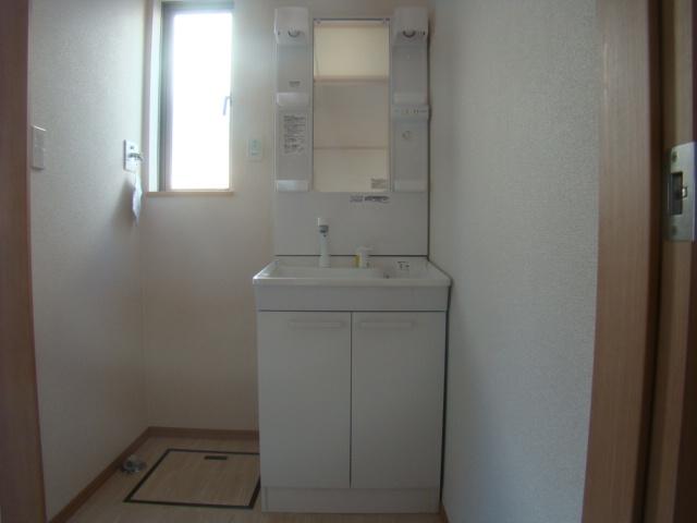 Wash basin, toilet. Indoor (12 May 2013) Shooting