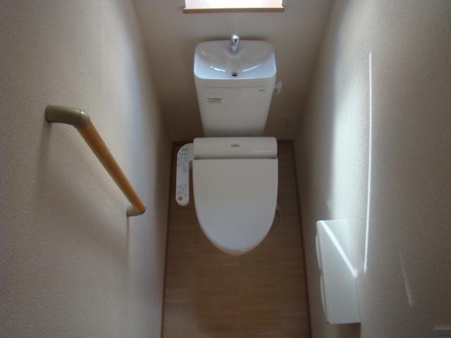 Toilet. Indoor (12 May 2013) Shooting