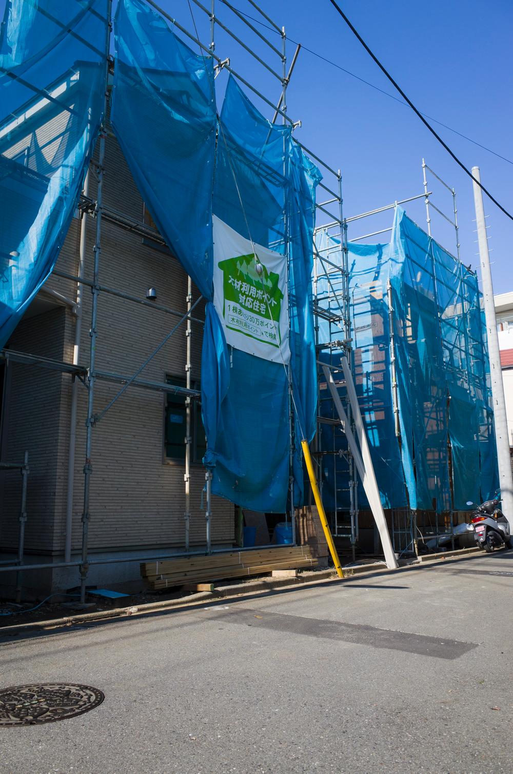 Local photos, including front road. Local (11 May 2013) Shooting