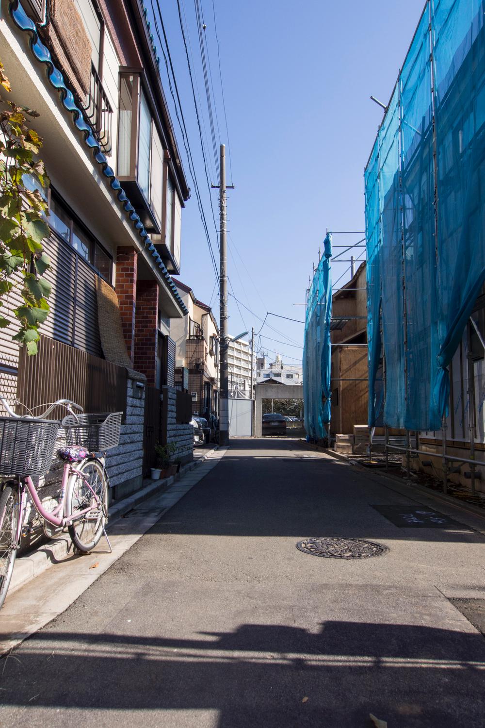 Local photos, including front road. Local (11 May 2013) Shooting