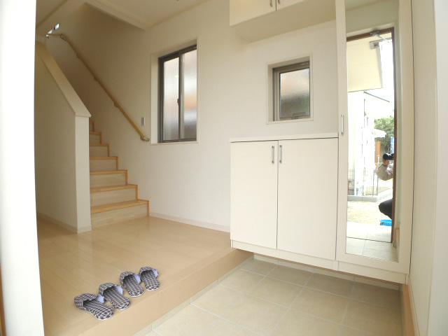 Same specifications photos (Other introspection). Entrance (complete construction cases)