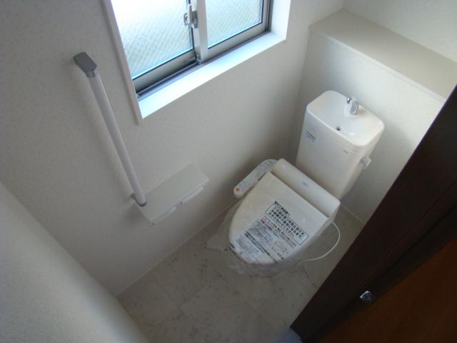 Toilet. Indoor (12 May 2013) Shooting